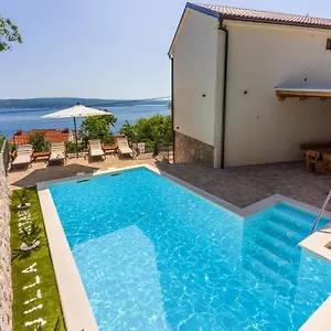 Antani With Heated Pool, Sauna & Jacuzzi Villa